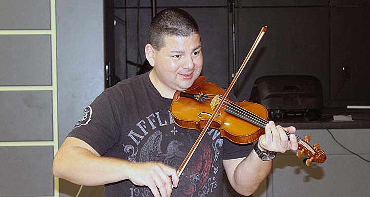 Fiddle lessons boost Métis culture