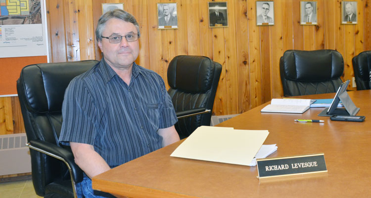 Councillor Richard Levesque resigns