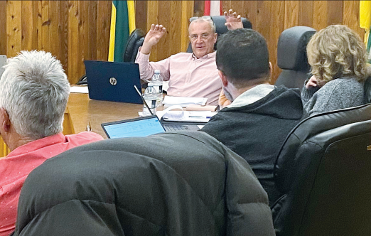 City approves $30K for Xmas decorations