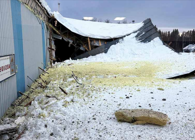Curling rink roof collapses